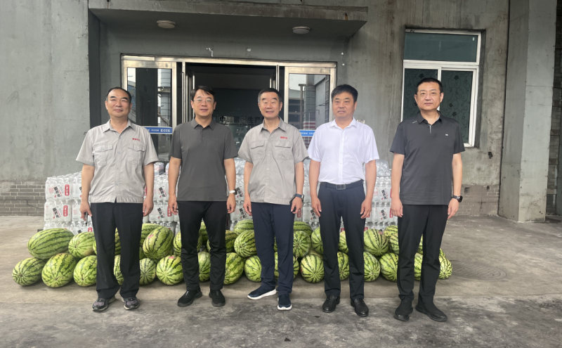 中加钢铁慰问现场