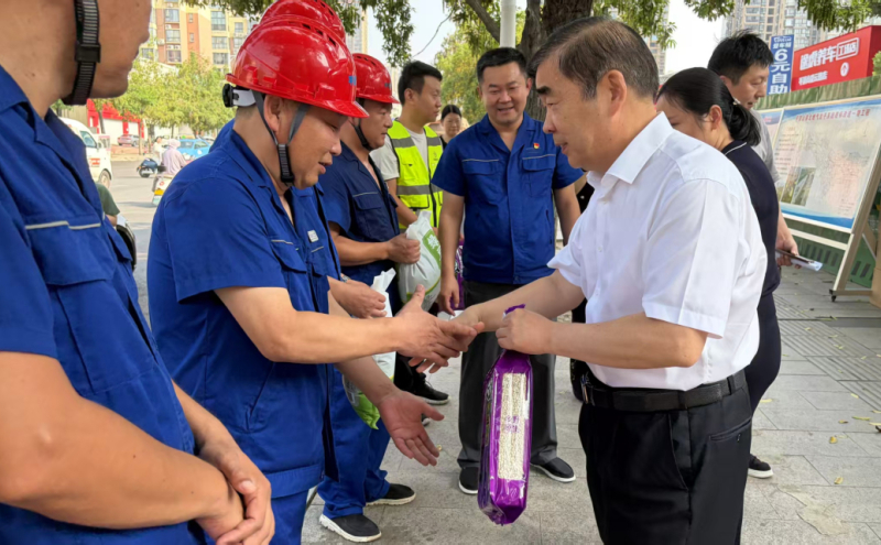 慰问燃气公司一线职工