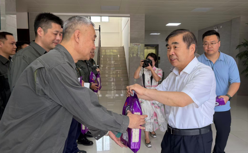 慰问市供电公司西城分公司