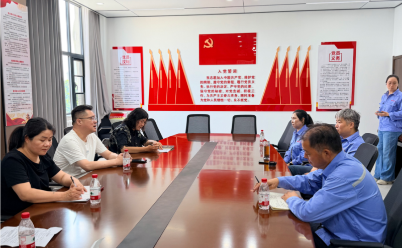 县总工会领导与企业职工代表座谈