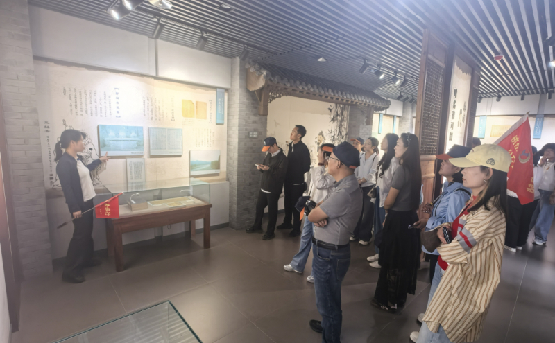 开展“跟着劳模去旅行”主题行动 赋能人文郏县建设 李鹏玉 摄