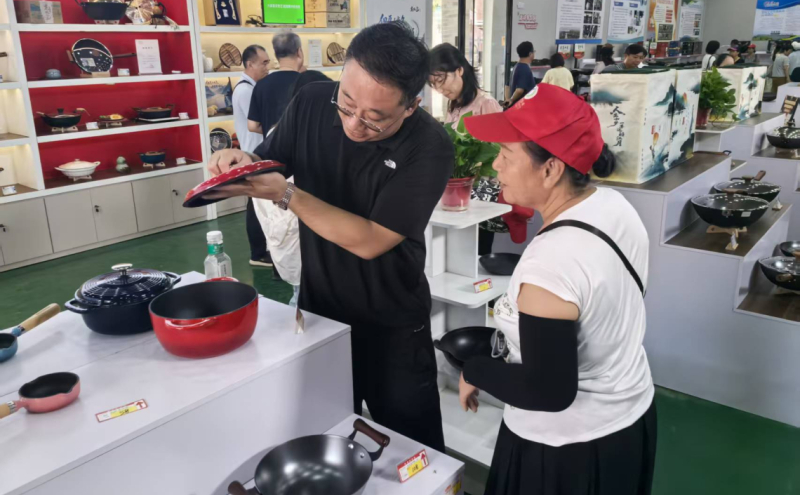 开展“跟着劳模去旅行”主题行动 赋能人文郏县建设 李鹏玉 摄
