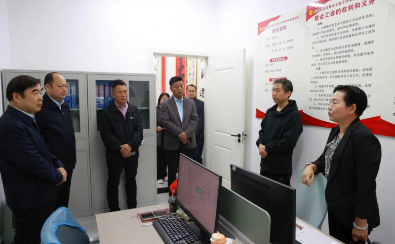 在光明路街道新程街社区实地检查