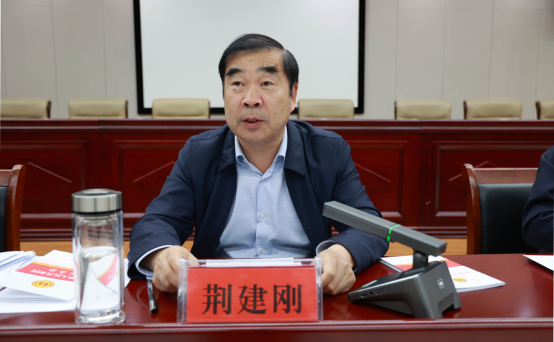 市人大常委会副主任、市总工会主席荆建刚讲话